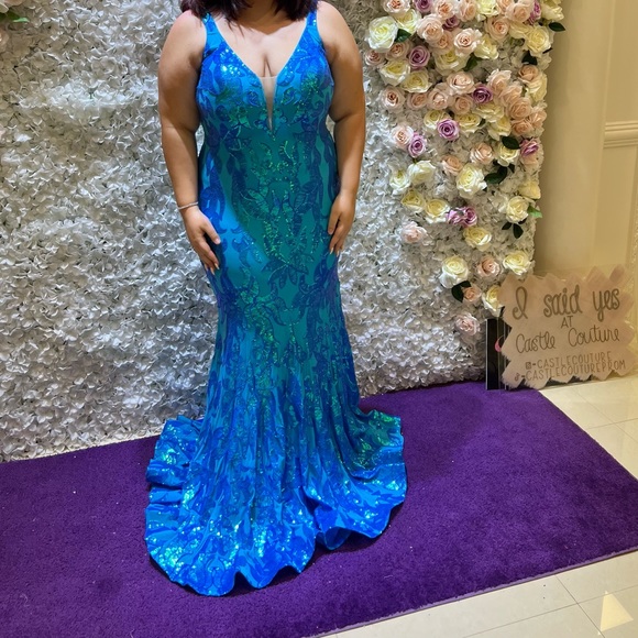 Stunning plus size prom gown. Worn once and kept in its original garment bag. - Picture 8 of 9